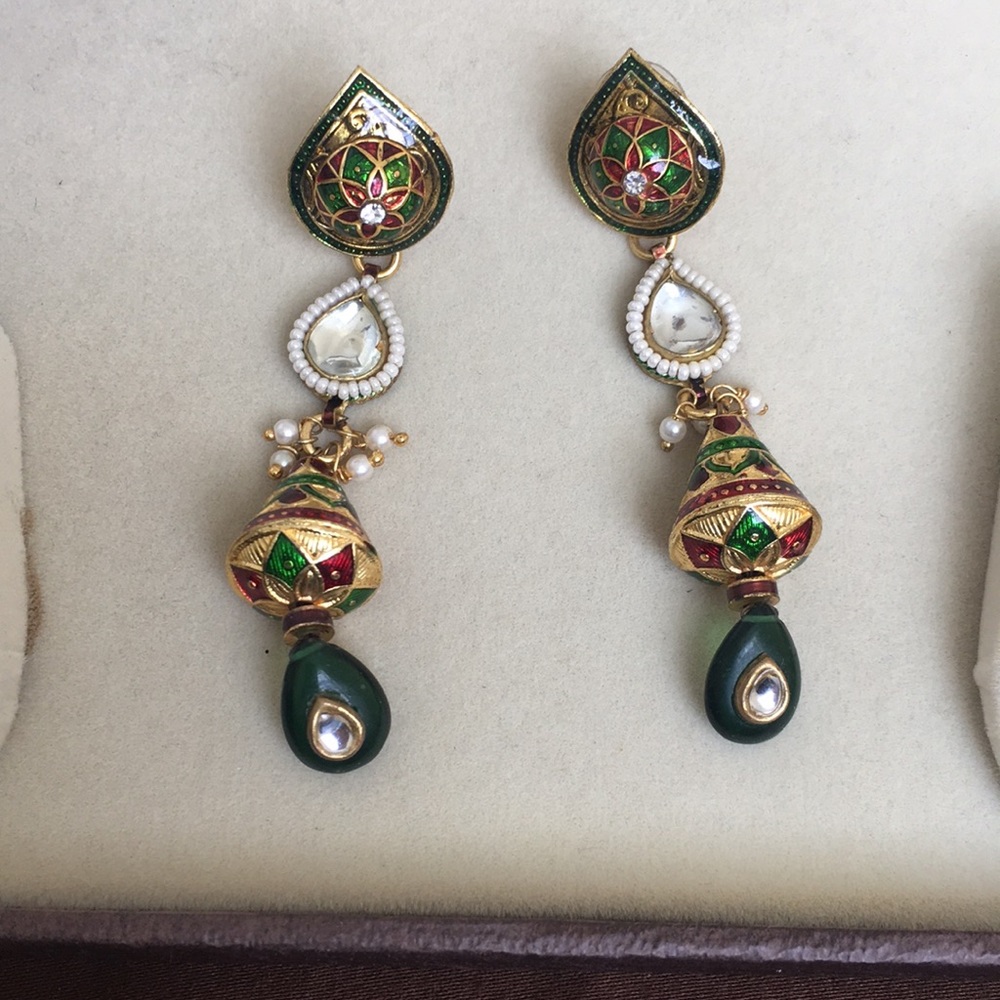 Jewelry - Picture 3 of 4